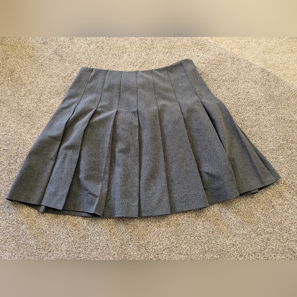 Kate Spade pleated skirt sz 4 Broome Street